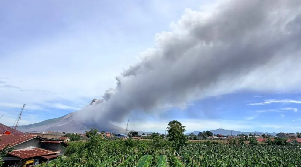In this photo released by the Geological Agency (Badan Geologi) of Indonesia's Ministry of Energy and Mineral Resources, Mount Sinabung releases volcanic materials into the air during an eruption in Karo, North Sumatra, Indonesia, Monday, Aug. 31, 2026. (Badan Geologi via AP) 