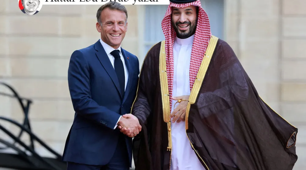 Suudi Arabistan Veliaht Prensi Muhammed bin Selman, Paris'teki Elysee Sarayı'nda görüştüğü Fransa Cumhurbaşkanı Emmanuel Macron ile tokalaşıyor, 24 Ağustos 2026 (Reuters)
