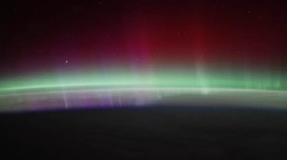 12 Kasım 2025'te uzay istasyonundan görüntülenen kuzey ışıkları (NASA)