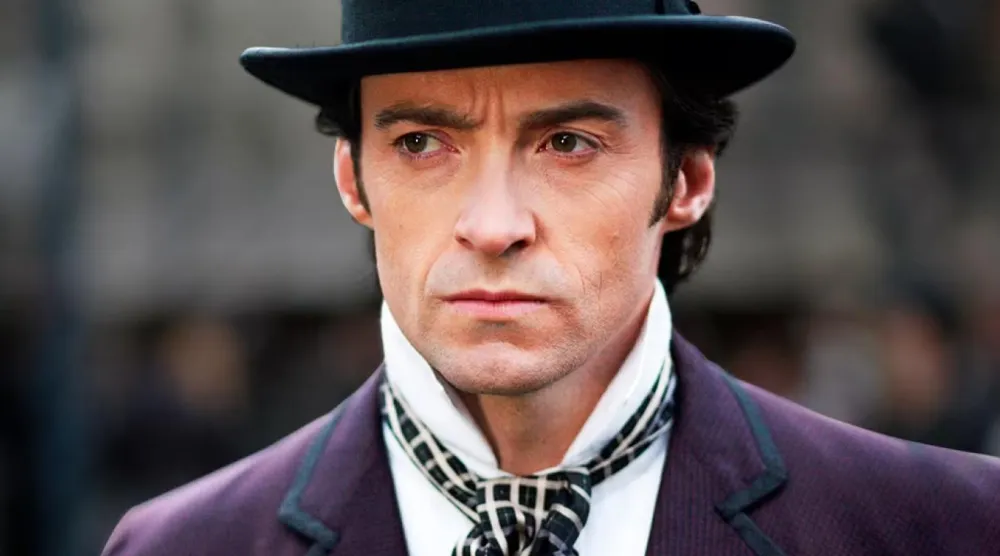 Oscar adayı Hugh Jackman, Christopher Nolan'ın 2006 tarihli filmi Prestij'de, eşi Julia'nın bir gösteri sırasındaki trajik ölümünden sorumlu tuttuğu Alfred Borden'dan intikam almak isteyen Robert Angier rolündeydi (Warner Bros.)