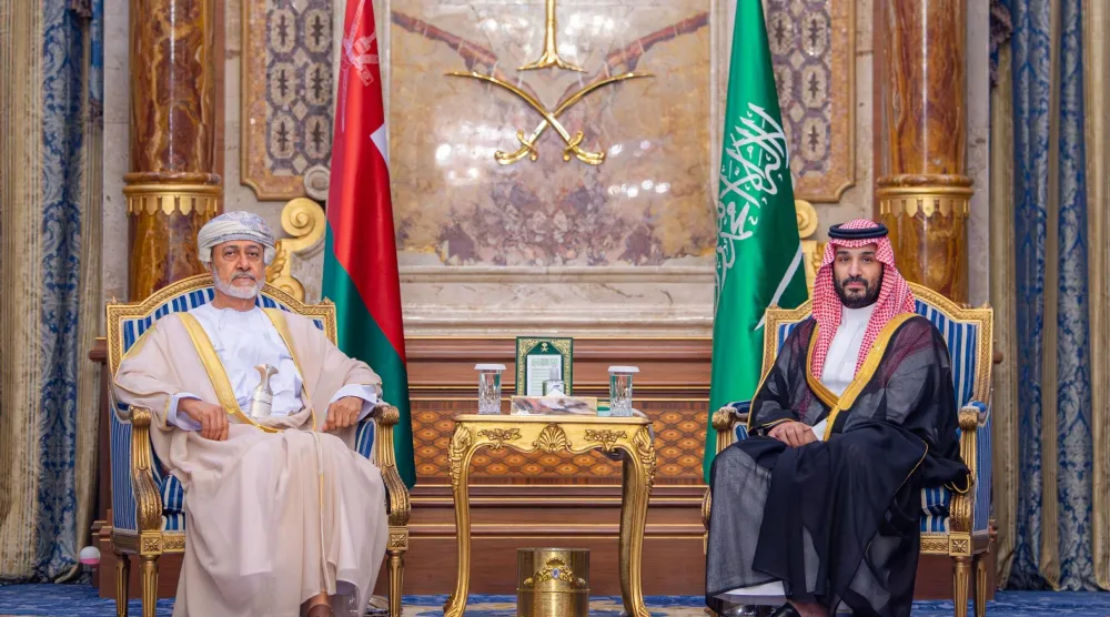 الأمير محمد بن سلمان خلال استقباله السلطان هيثم بن طارق في جدة الثلاثاء (واس)
