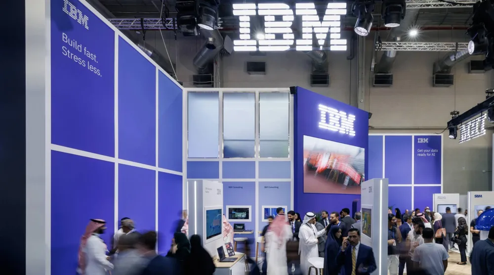 جناح «آي بي إم» المشارك في مؤتمر «ليب 2026» بالرياض (الشرق الأوسط)