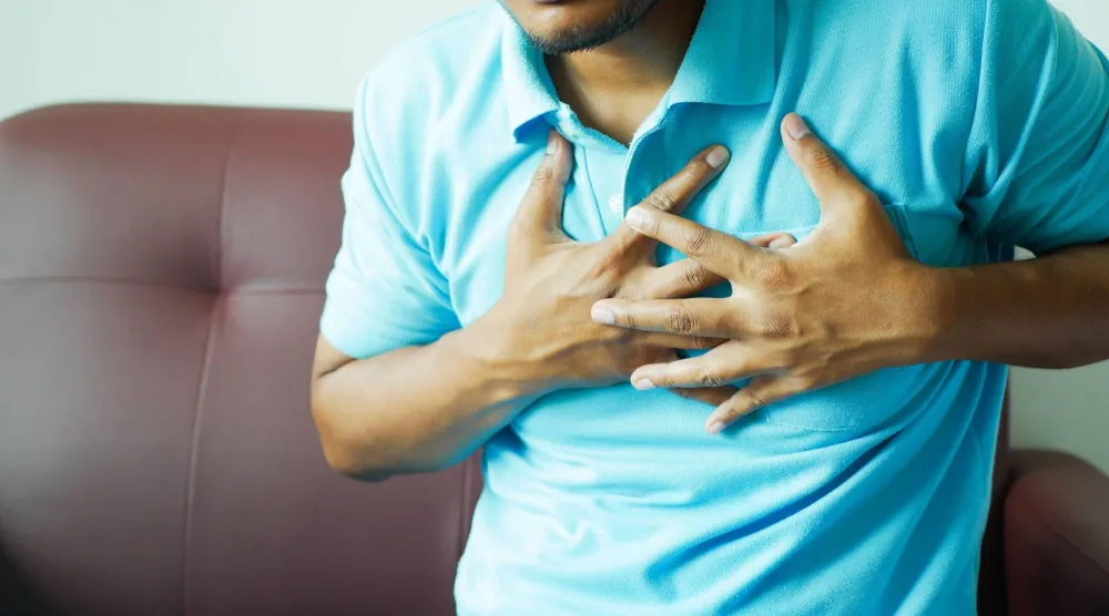  خفقان القلب قد يحدث بأي وقت بما في ذلك أثناء الليل أو خلال فترات الراحة بالنهار (بيكسلز)