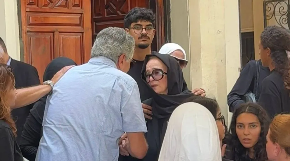 عبد الحكيم عبد الناصر يواسي نجلاء فتحي (الشرق الأوسط)