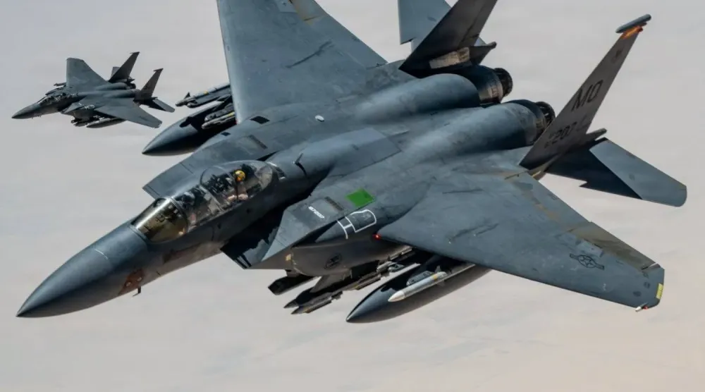 ABD Hava Kuvvetleri'ne ait F-15 savaş uçakları Orta Doğu üzerinde uçuyor (ABD Hava Kuvvetleri)