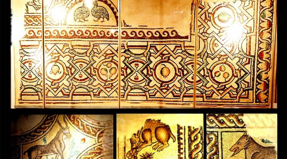 قطع فسيفسائية من محفوظات «متحف آثار قصر الحلابات» في الأردن. 
