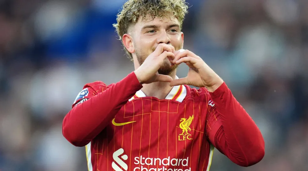 هارفي إليوت لاعب وسط ليفربول إلى فالنسيا (د.ب.أ)