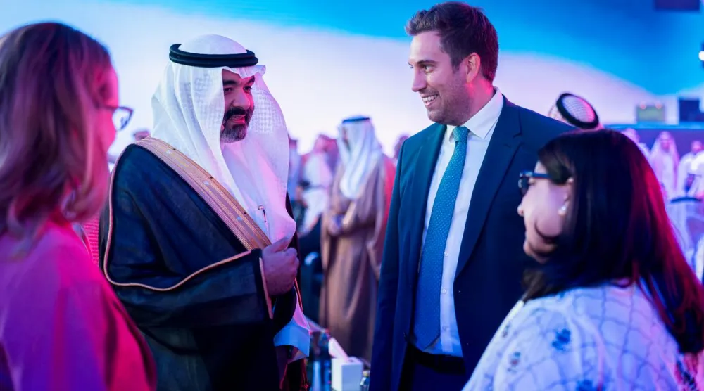 وزير الدولة النمساوي في المستشارية الاتحادية للشؤون الرقمية والدستور والخدمة العامة ألكسندر برول ووزير الاتصالات وتقنية المعلومات السعودية عبد الله السواحه خلال مؤتمر «ليب 2026» (الشرق الأوسط)