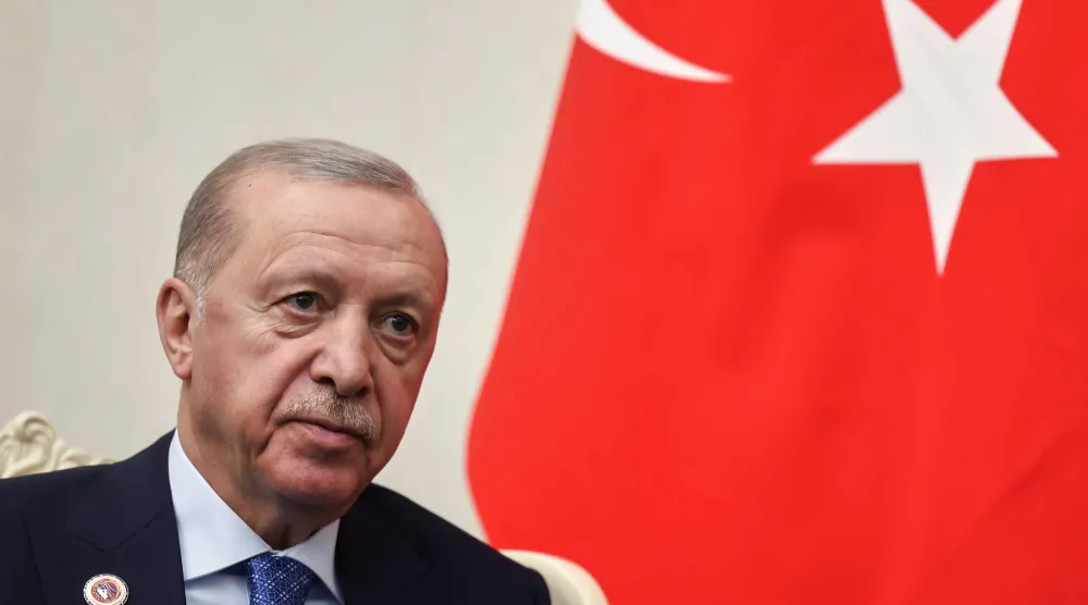 الرئيس التركي رجب طيب إردوغان خلال محادثاته مع نظيره الروسي فلاديمير بوتين على هامش منظمة شنغهاي للتعاون في بشكك بقيرغيزستان 1 سبتمبر 2026 (أ.ب)
