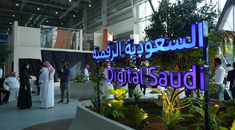 زوار في جناح الحكومة الرقمية خلال «ليب 2026» (الحكومة الرقمية)