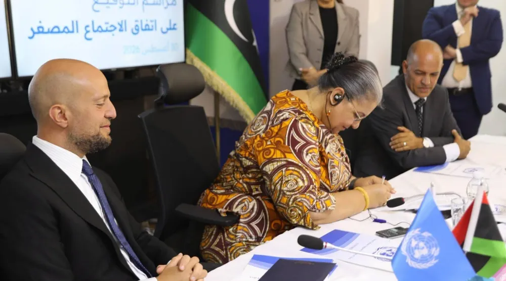 المبعوثة الأممية في ليبيا هانا تيتيه لدى توقيع اتفاق «4+4» الأحد الماضي «البعثة الأممية»