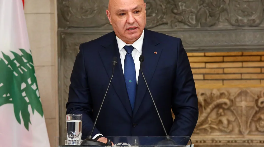 الرئيس اللبناني جوزيف عون خلال مؤتمر صحافي مشترك مع رئيس الوزراء اليوناني كيرياكوس ميتسوتاكيس بعد اجتماعهما في أثينا 31 أغسطس 2026 (إ.ب.أ)