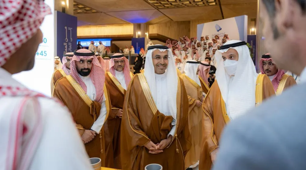 المهندس عبد الله العبد الكريم برفقة وزير البيئة والمياه والزراعة المهندس عبد الرحمن الفضلي خلال جولة على مرافق الحفل (الشرق الأوسط)