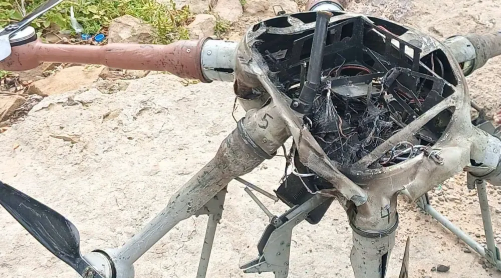 بقايا طائرة مسيّرة حوثية أسقطتها القوات الحكومية اليمنية في تعز (الجيش اليمني)