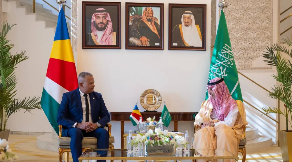 وزير الخارجية السعودي الأمير فيصل بن فرحان مستقبلاً نائب رئيس سيشل سيباستيان بيلاي في الرياض (واس)