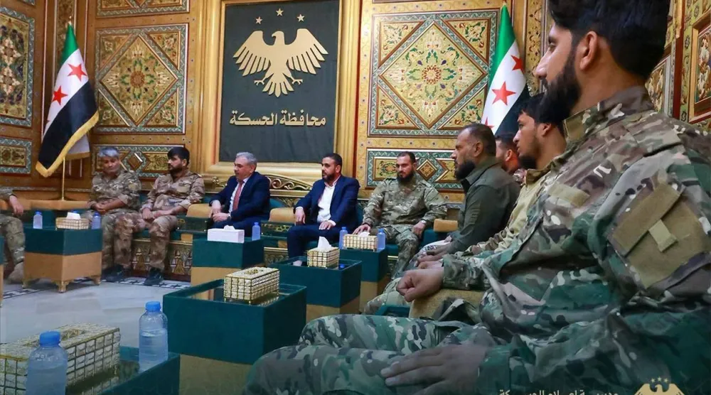 وفد عسكري من وزارة الدفاع خلال اجتماع في محافظة الحسكة (أرشيفية - المحافظة)