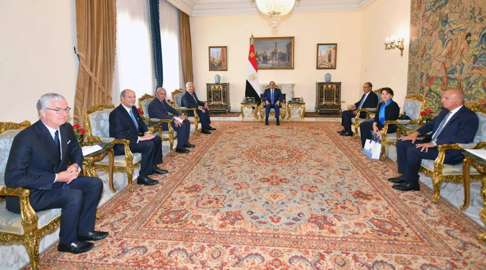 الرئيس المصري عبد الفتاح السيسي يستقبل وزير خارجية إيطاليا أنطونيو تاياني يوم الخميس (الرئاسة المصرية)
