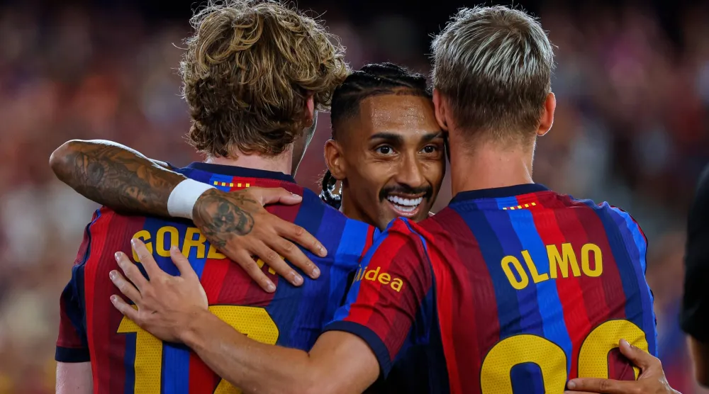 البرازيلي رافينيا يتألق في قيادة هجوم البارسا (أ.ب)