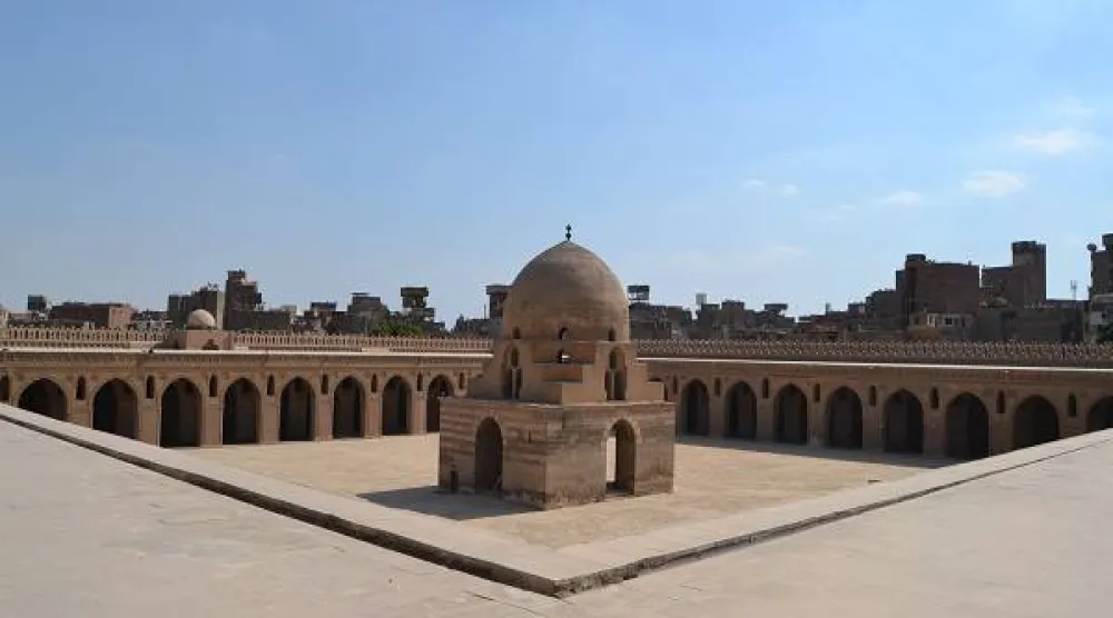 صحن جامع أحمد بن طولون (وزارة السياحة والآثار)