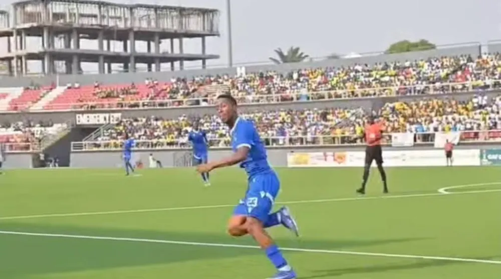 فرحة أحمد سالم بهدف الهلال الثاني في إيجل نوار (نادي الهلال)