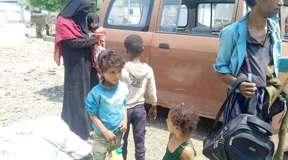 رحلة نزوح جديدة لأطفال يمنيين لا يعرفون متى ستنتهي (إعلام محلي)