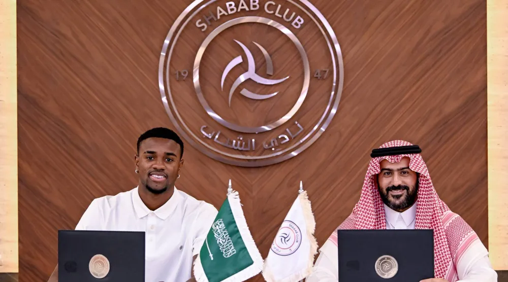 جانب من توقيع العقد مع البرازيلي ريكاردو ماتياس (نادي الشباب) 
