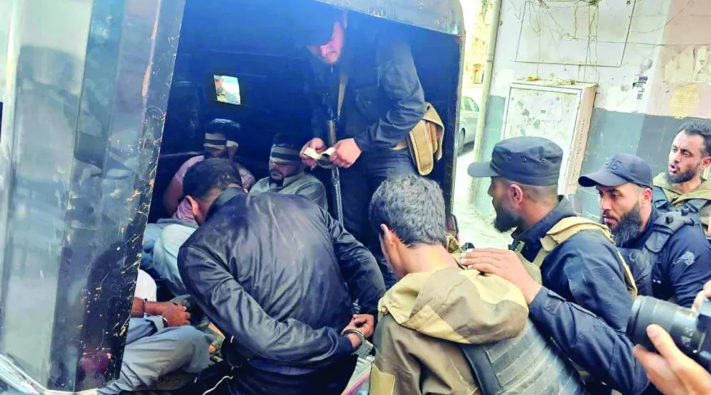 
موقوفون خلال عملية أمنية واسعة في حلب وريفها (مصادر أمنية)