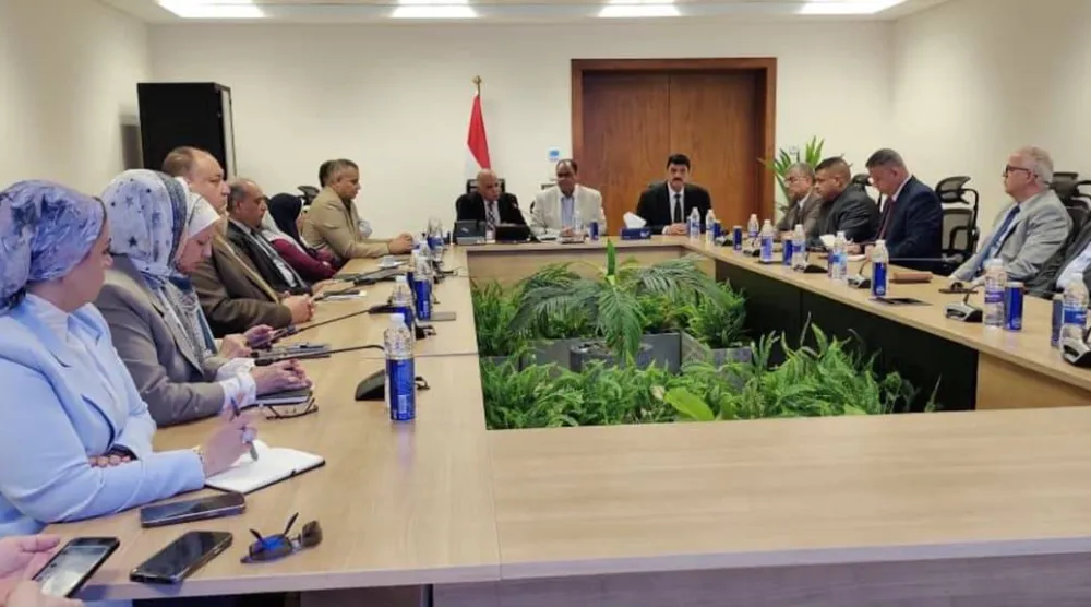 وزير الري المصري هاني سويلم يستقبل وفداً فنياً رفيع المستوى من وزارة الموارد المائية العراقية لتعزيز التعاون وتبادل الخبرات (الري المصرية)