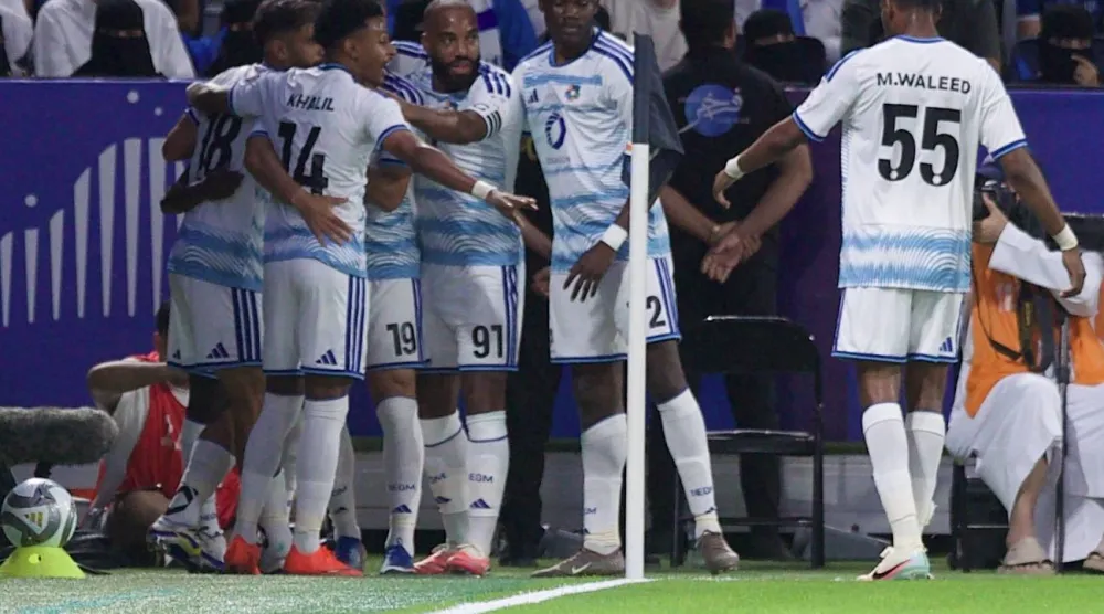 نيوم نجح في زيارة شباك الهلال بثنائية (تصوير: نايف العتيبي)