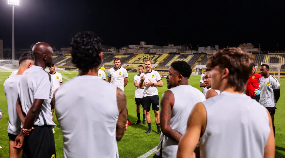 مدرب الاتحاد قبل بدء التدريبات (نادي الاتحاد)