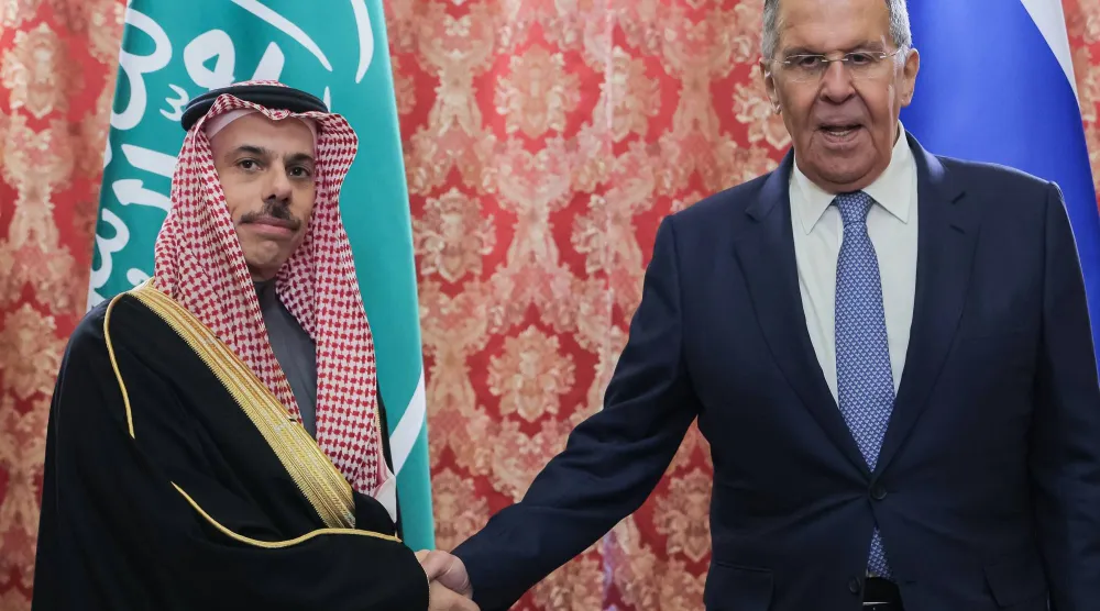 وزير الخارجية السعودي الأمير فيصل بن فرحان يلتقي نظيره الروسي سيرغي لافروف في موسكو (أ.ب)