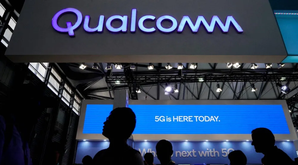 شعار شركة «كوالكوم» في المؤتمر العالمي للجوال (MWC) في شنغهاي بالصين (رويترز)