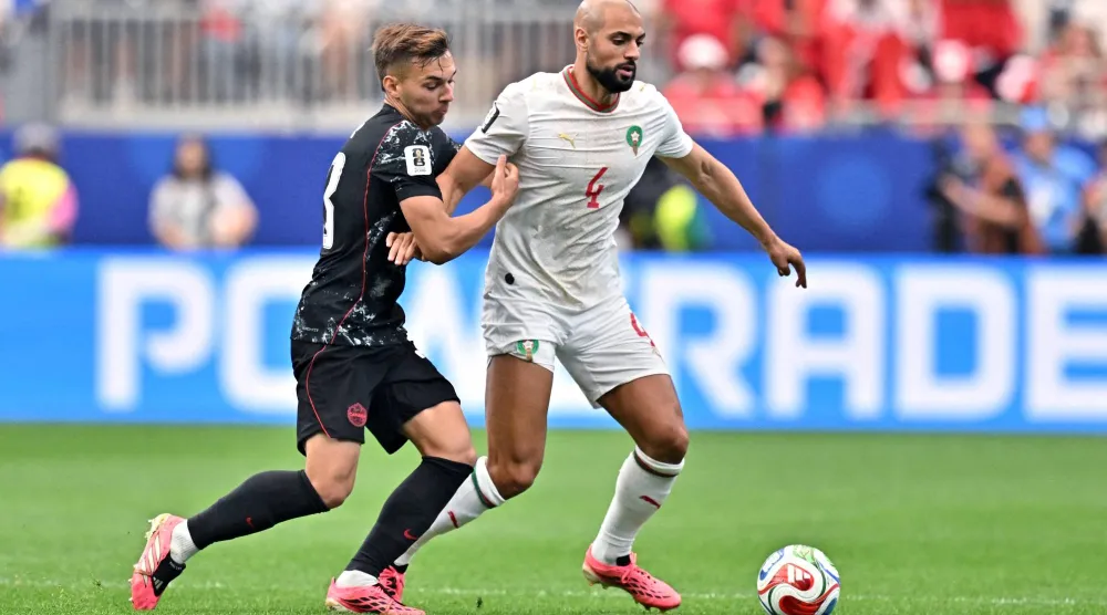 لاعب وسط «أسود الأطلس» سفيان أمرابط «يمين» (رويترز)