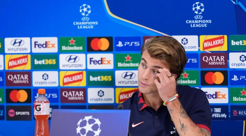 لوكاس باريوس نجم وسط أتلتيكو مدريد (د.ب.أ)