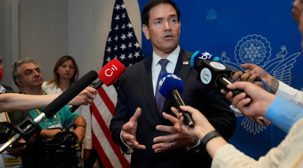 ABD Dışişleri Bakanı Marco Rubio, Kolombiya ziyareti sırasında gazetecilere konuşurken (Reuters)