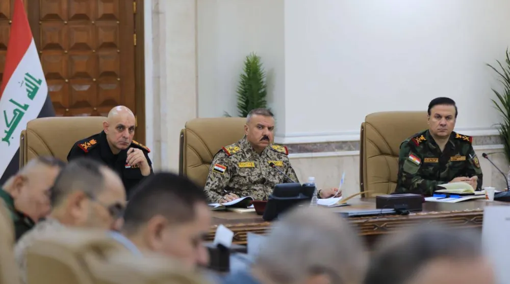 عبد الأمير الشمري مدير مكتب القائد العام للقوات المسلحة العراقية خلال اجتماع للتنسيق مع إقليم كردستان (إعلام حكومي)