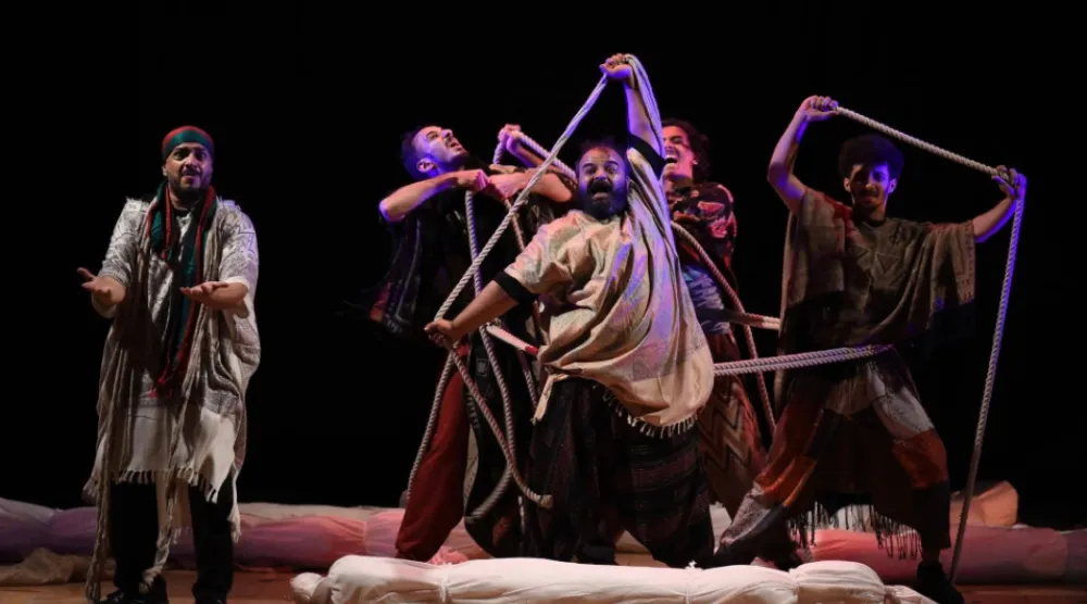جانب من عرض «الناعشون» (إدارة المهرجان)