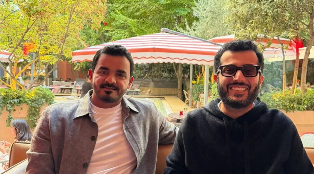 المستشار تركي آل الشيخ لدى لقائه بالشيخ جوعان بن حمد (حساب آل الشيخ على منصة «إكس»)