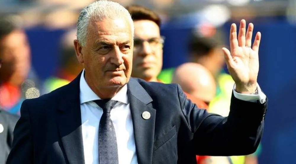 المدرب الأرجنتيني لمنتخب باراغواي غوستافو ألفارو (رويترز)