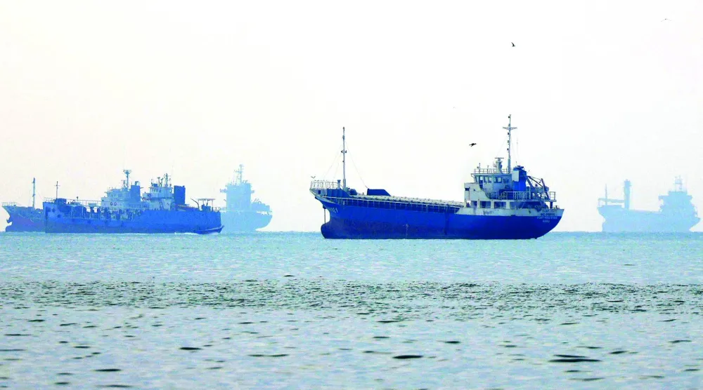 Yeni Delhi'deki yıllık zirvede BRICS ülkelerinin liderleri ve heyet başkanları (AFP)