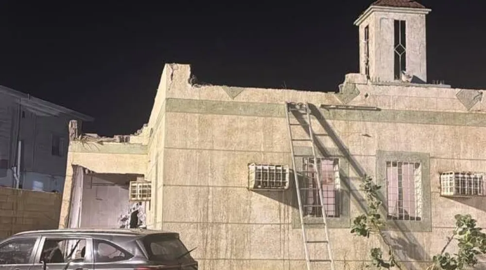 آثار الأضرار التي لحقت بمسجد في محافظة الطوال بمنطقة جازان (الشرق الأوسط)