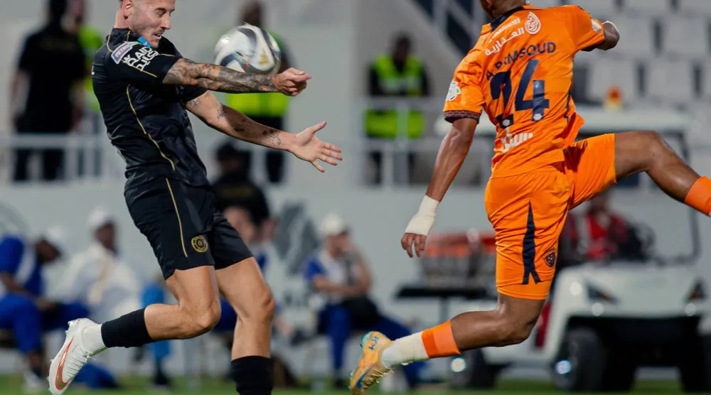 براونهيل لاعب الشباب خلال المباراة أمام الفيحاء (موقع نادي الشباب)