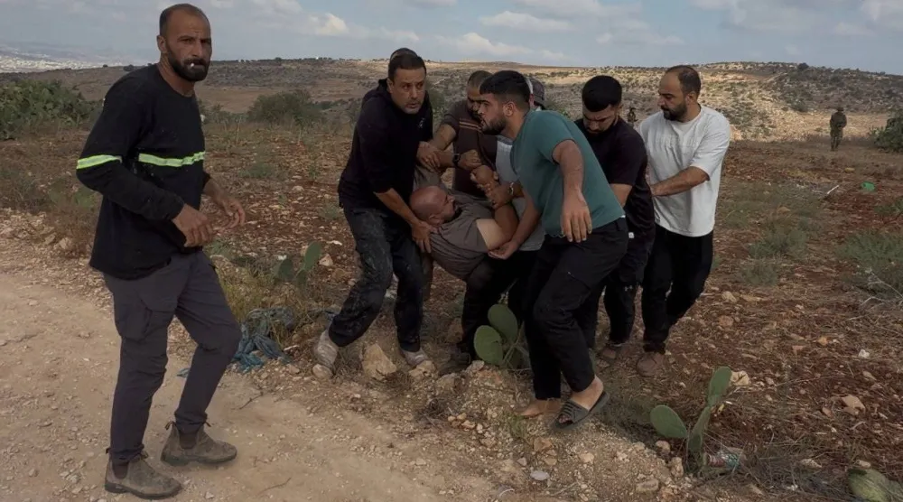 جندي إسرائيلي يطلق النار على فلسطيني خلال مواجهات بالضفة الغربية (فيديو)