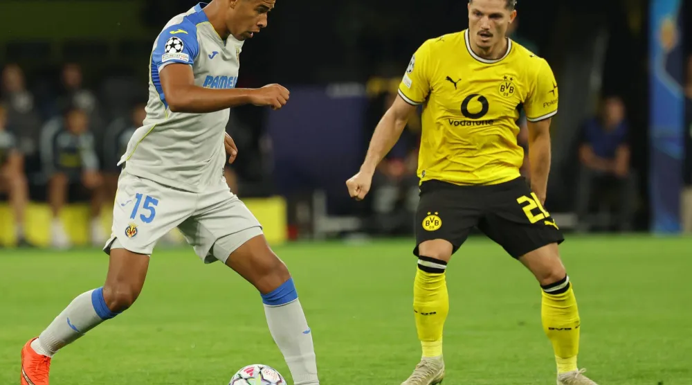 لاعب الوسط النمساوي مارسيل سابيتزر «يمين» (إ.ب.أ)