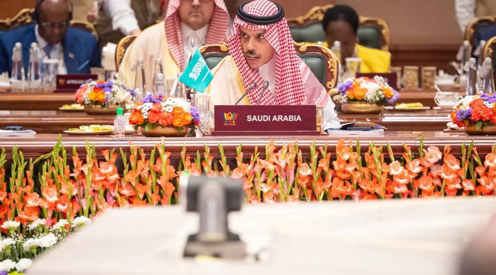 الأمير فيصل بن فرحان وزير الخارجية السعودي خلال مشاركته في أعمال قمة «بريكس 2026» في نيودلهي (واس)