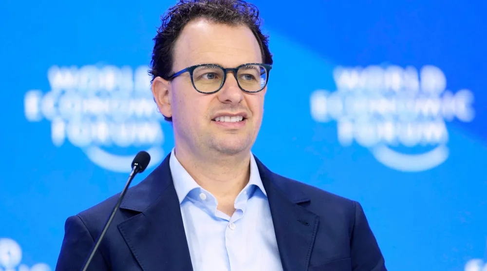 داريو أمودي الرئيس التنفيذي لشركة «أنثروبيك» خلال جلسة سابقة ضمن «المنتدى الاقتصادي العالمي» في دافوس (أ.ب)