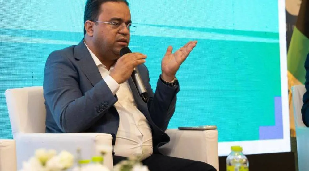 وزير العمل بحكومة «الوحدة» الليبية علي العابد في جلسة حوارية بطرابلس أغسطس الماضي (صفحة الوزارة)