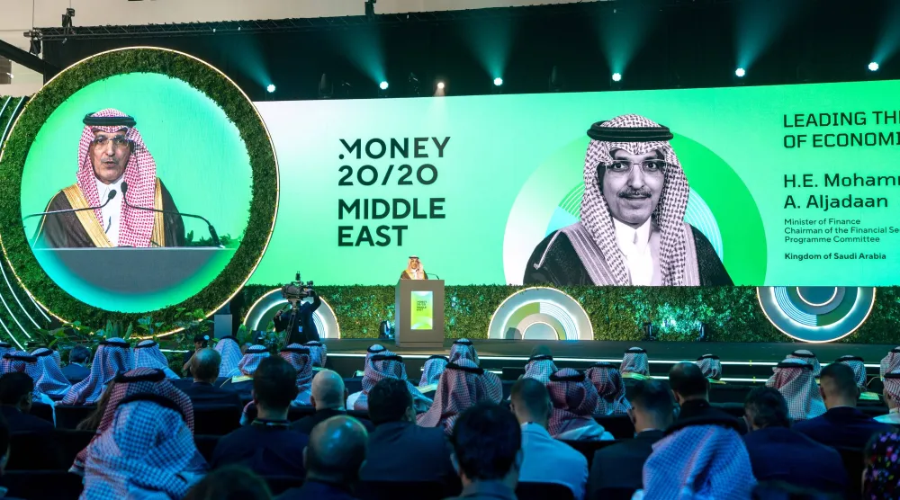 وزير المالية خلال كلمته الافتتاحية في مؤتمر «موني 20/20 الشرق الأوسط» في الرياض (الشرق الأوسط)