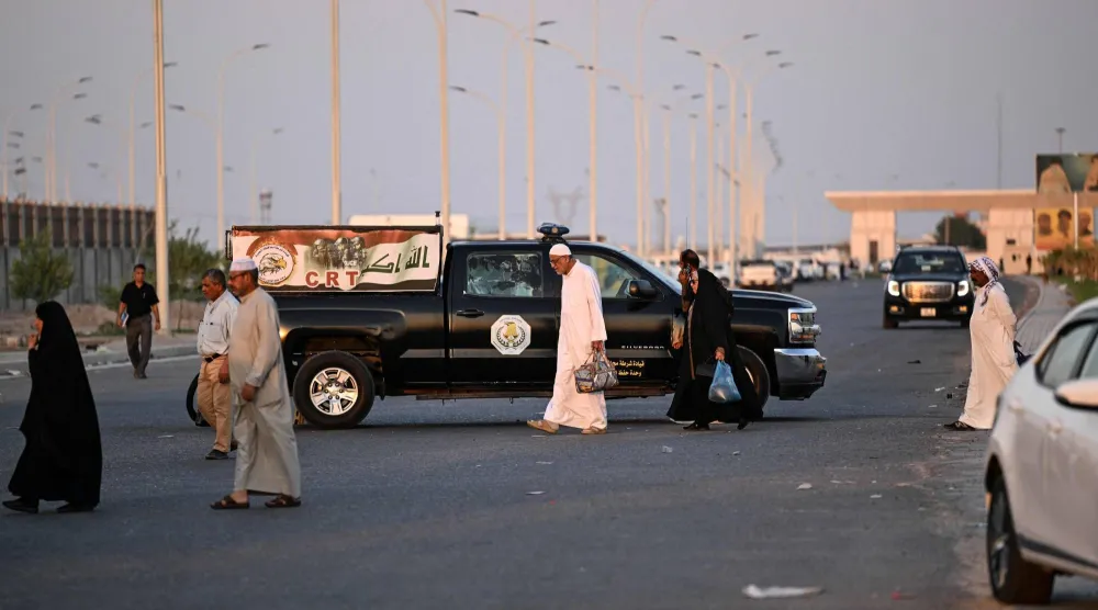 معبر الشلامجة الحدودي مع إيران في محافظة البصرة يوم السبت بعدما أغلقته الحكومة العراقية على خلفية الاعتداء بالمسيّرات على المملكة العربية السعودية (أ.ف.ب)