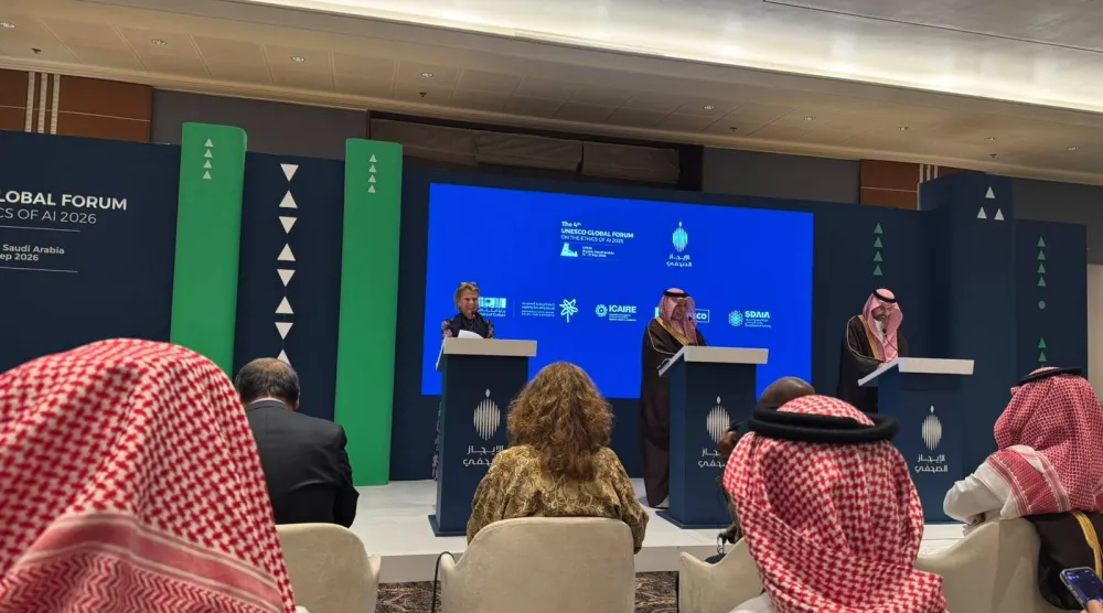 جانب من المؤتمر الصحافي على هامش المنتدى العالمي الرابع لـ«اليونيسكو» لأخلاقيات الذكاء الاصطناعي في الرياض (الشرق الأوسط)